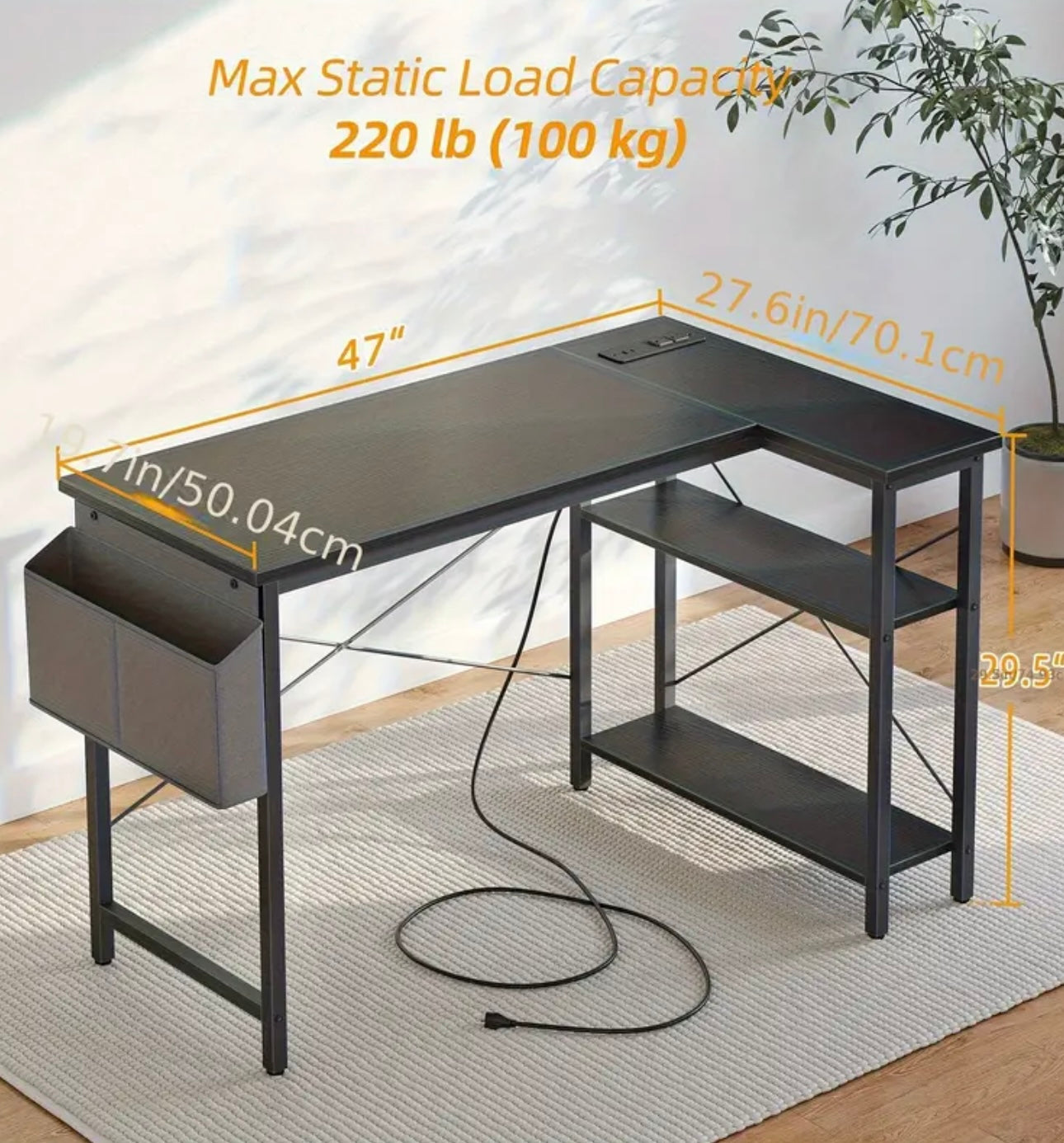 Bureau d'ordinateur avec prises électriques