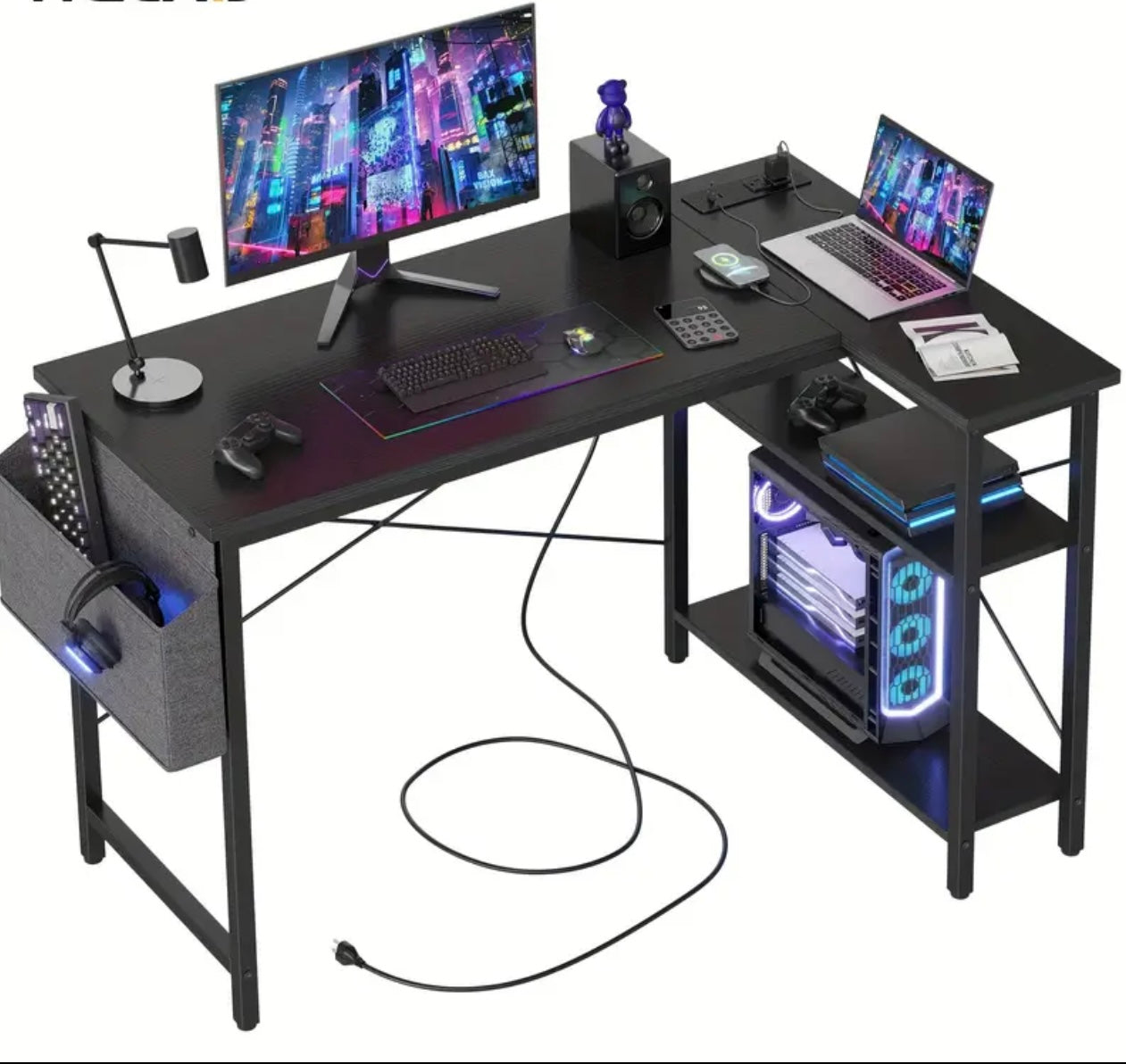 Bureau d'ordinateur avec prises électriques
