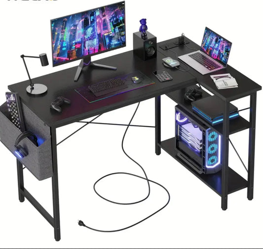 Bureau d'ordinateur avec prises électriques